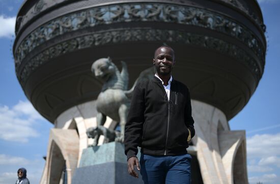 Guests of the forum in the park near the Kazan Family Center during a sightseeing tour of the city. Photos may be used as stated in the media bank section concerning the forum. Location: Russia, Republic of Tatarstan, Kazan. Author: Alexandr Kryazhev/ANO “Directorate for Sports and Social Projects”. KAZANFORUM 2023. Sightseeing tour of Kazan