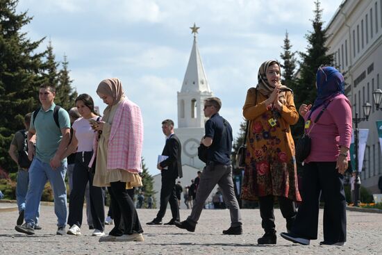 Guests of the forum in the Kazan Kremlin State Historical, Architectural and Artistic Reserve Museum during a sightseeing tour of the city. Photos may be used as stated in the media bank section concerning the forum. Location: Russia, Republic of Tatarstan, Kazan. Author: Alexandr Kryazhev/ANO “Directorate for Sports and Social Projects”. KAZANFORUM 2023. Sightseeing tour of Kazan