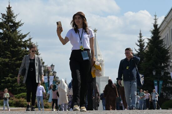 Guests of the forum in the Kazan Kremlin State Historical, Architectural and Artistic Reserve Museum during a sightseeing tour of the city. Photos may be used as stated in the media bank section concerning the forum. Location: Russia, Republic of Tatarstan, Kazan. Author: Alexandr Kryazhev/ANO “Directorate for Sports and Social Projects”. KAZANFORUM 2023. Sightseeing tour of Kazan