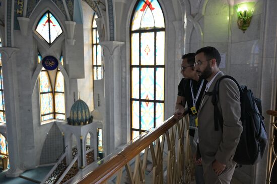 Guests of the forum in the Kul Sharif Mosque in the Kazan Kremlin State Historical, Architectural and Art Museum Reserve during a sightseeing tour of the city. Photos may be used as stated in the media bank section concerning the forum. Location: Russia, Republic of Tatarstan, Kazan. Author: Alexandr Kryazhev/ANO “Directorate for Sports and Social Projects”. KAZANFORUM 2023. Sightseeing tour of Kazan