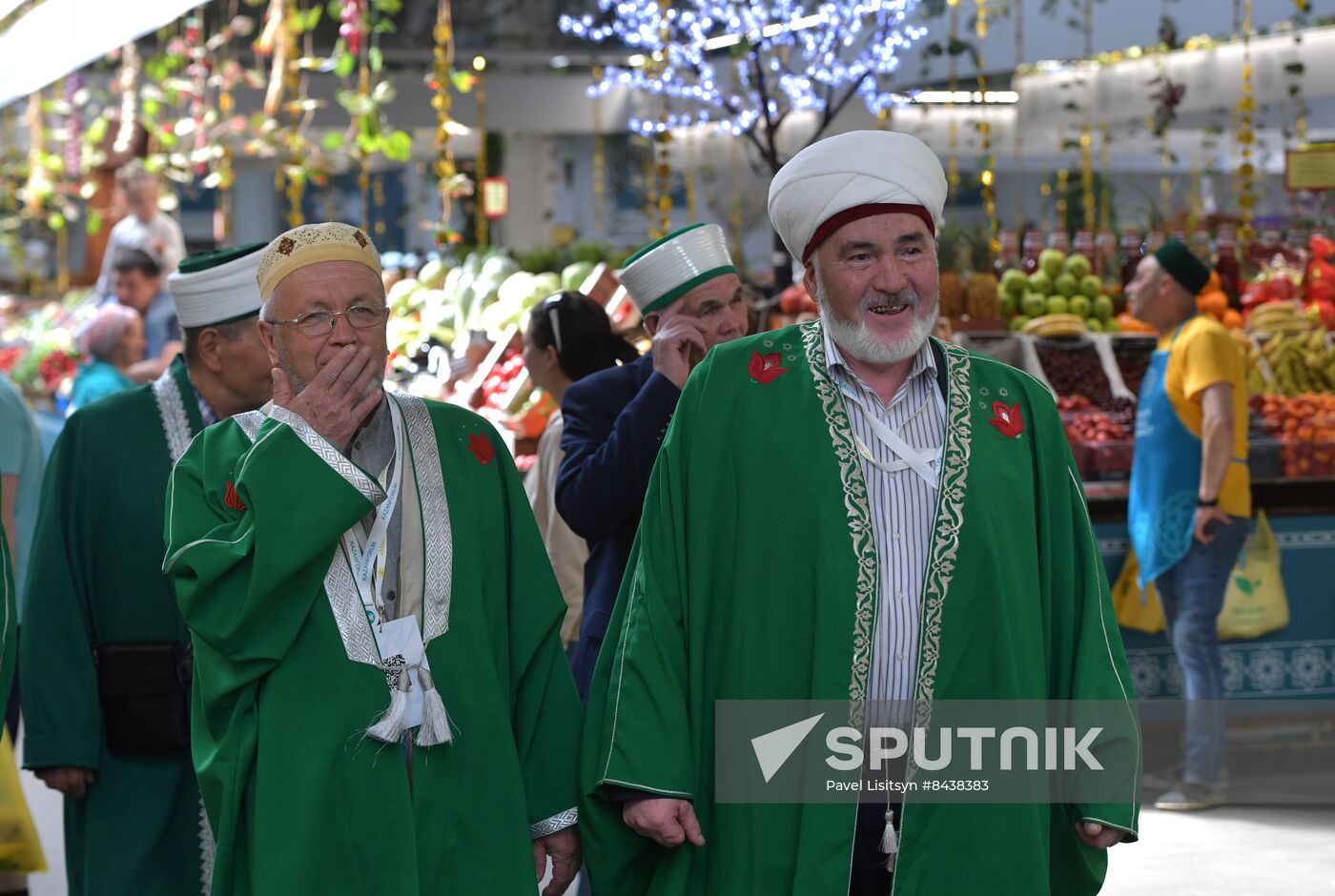 KAZANFORUM 2023. World Congress of Tatars participants visit Russia Halal Market