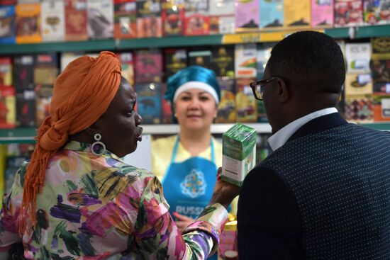 KAZANFORUM 2023. World Congress of Tatars participants visit Russia Halal Market