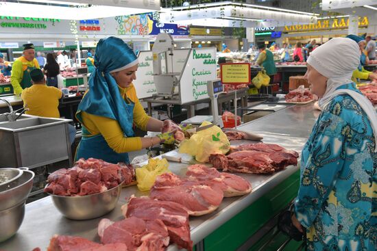 KAZANFORUM 2023. World Congress of Tatars participants visit Russia Halal Market