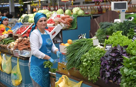 KAZANFORUM 2023. World Congress of Tatars participants visit Russia Halal Market