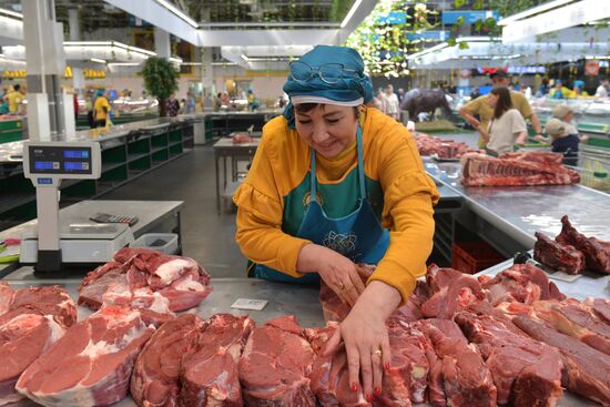 KAZANFORUM 2023. World Congress of Tatars participants visit Russia Halal Market