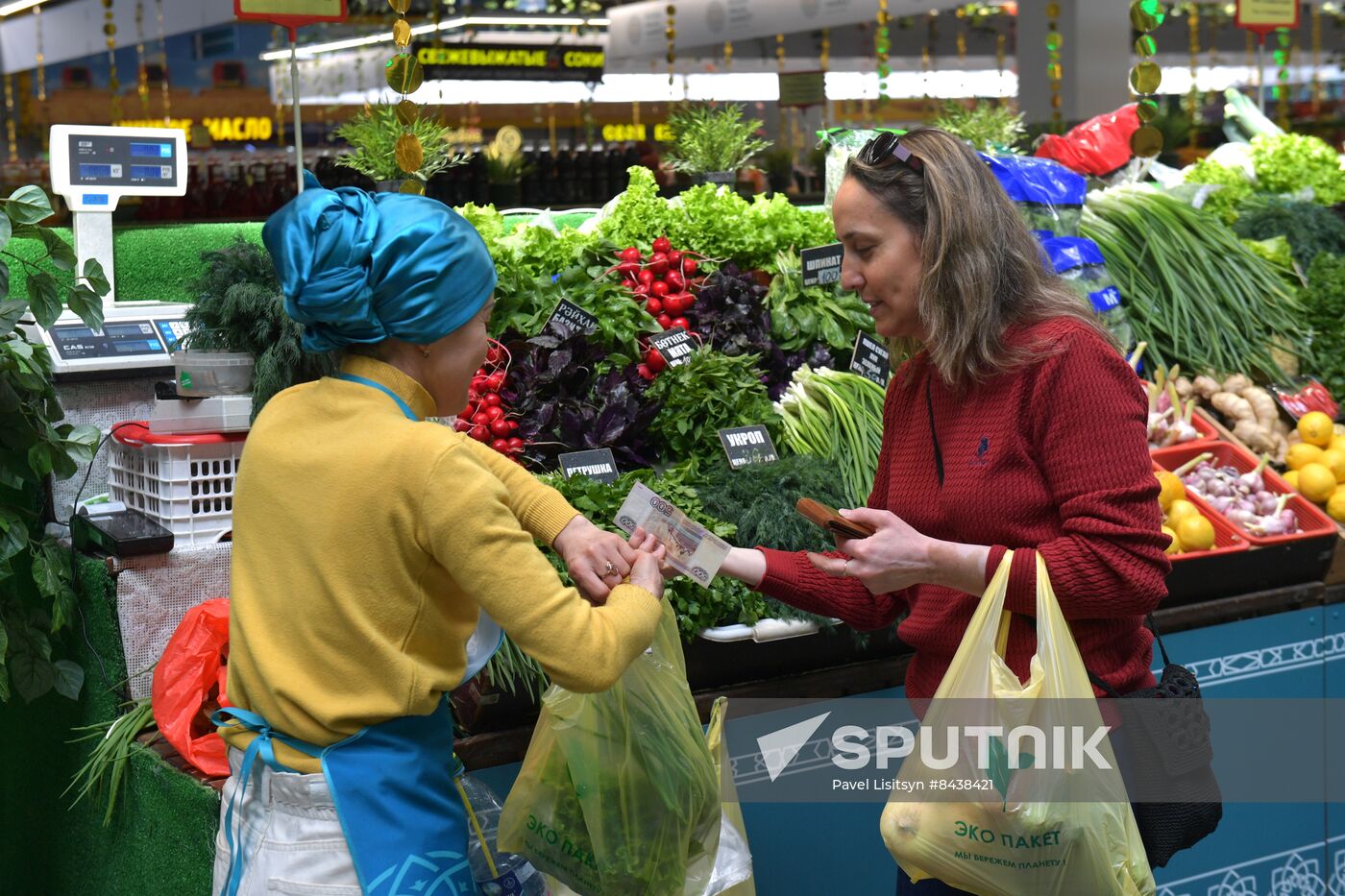 KAZANFORUM 2023. World Congress of Tatars participants visit Russia Halal Market