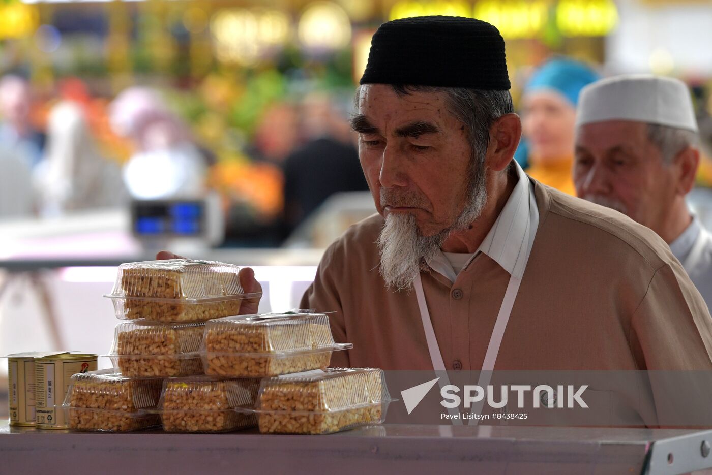 KAZANFORUM 2023. World Congress of Tatars participants visit Russia Halal Market