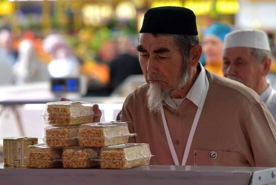 KAZANFORUM 2023. World Congress of Tatars participants visit Russia Halal Market