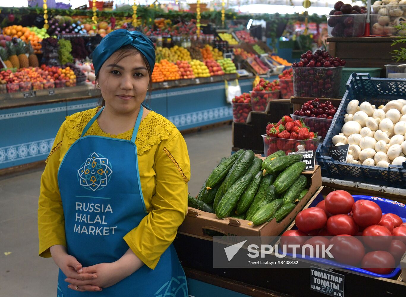 KAZANFORUM 2023. World Congress of Tatars participants visit Russia Halal Market