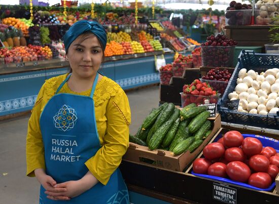 KAZANFORUM 2023. World Congress of Tatars participants visit Russia Halal Market