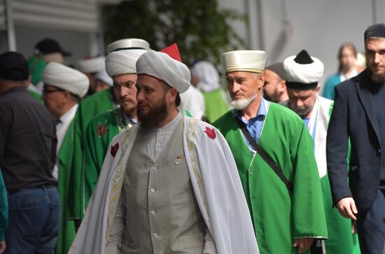 KAZANFORUM 2023. World Congress of Tatars participants visit Russia Halal Market