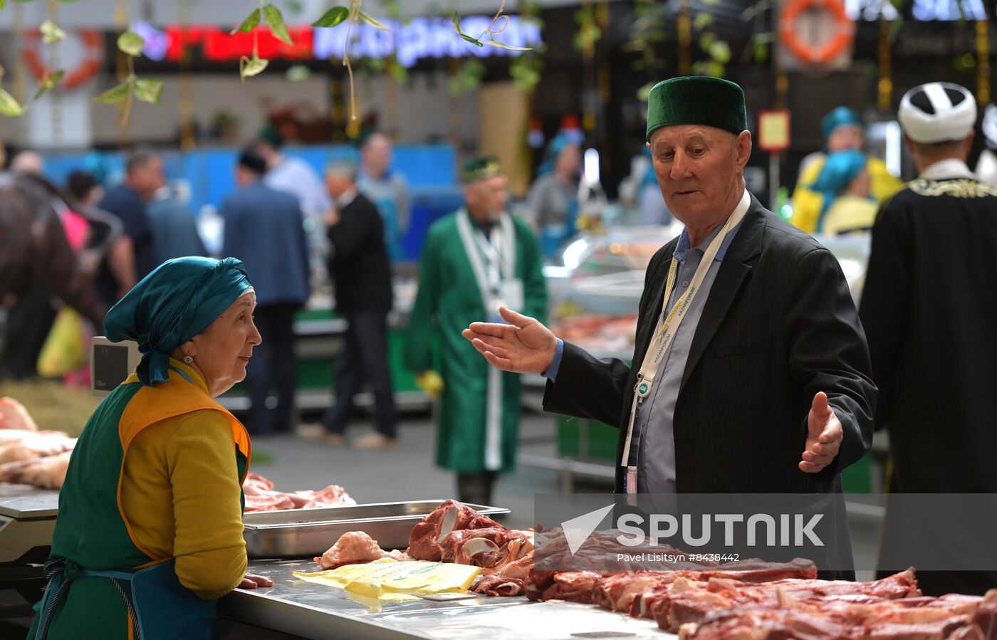 KAZANFORUM 2023. World Congress of Tatars participants visit Russia Halal Market