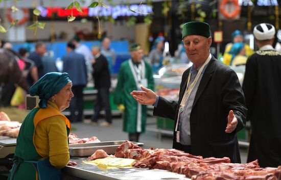 KAZANFORUM 2023. World Congress of Tatars participants visit Russia Halal Market