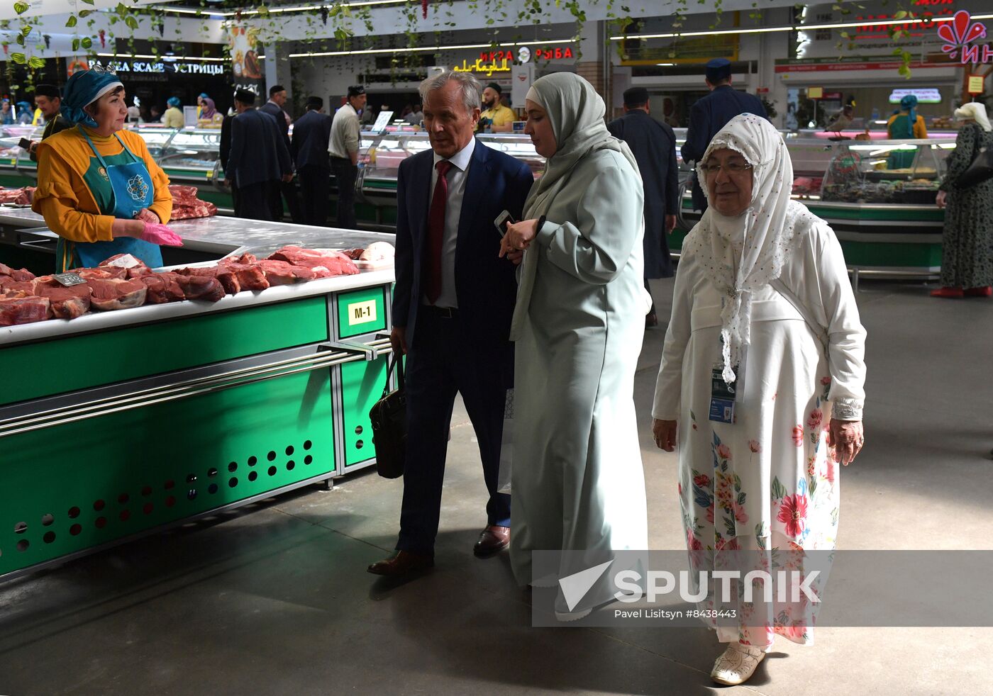 KAZANFORUM 2023. World Congress of Tatars participants visit Russia Halal Market