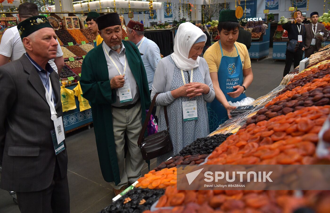 KAZANFORUM 2023. World Congress of Tatars participants visit Russia Halal Market
