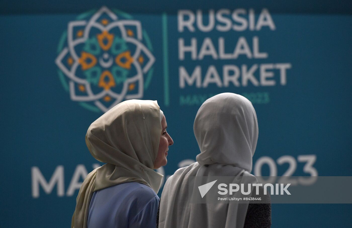 KAZANFORUM 2023. World Congress of Tatars participants visit Russia Halal Market