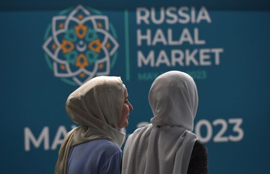 KAZANFORUM 2023. World Congress of Tatars participants visit Russia Halal Market