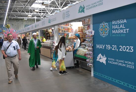 KAZANFORUM 2023. World Congress of Tatars participants visit Russia Halal Market