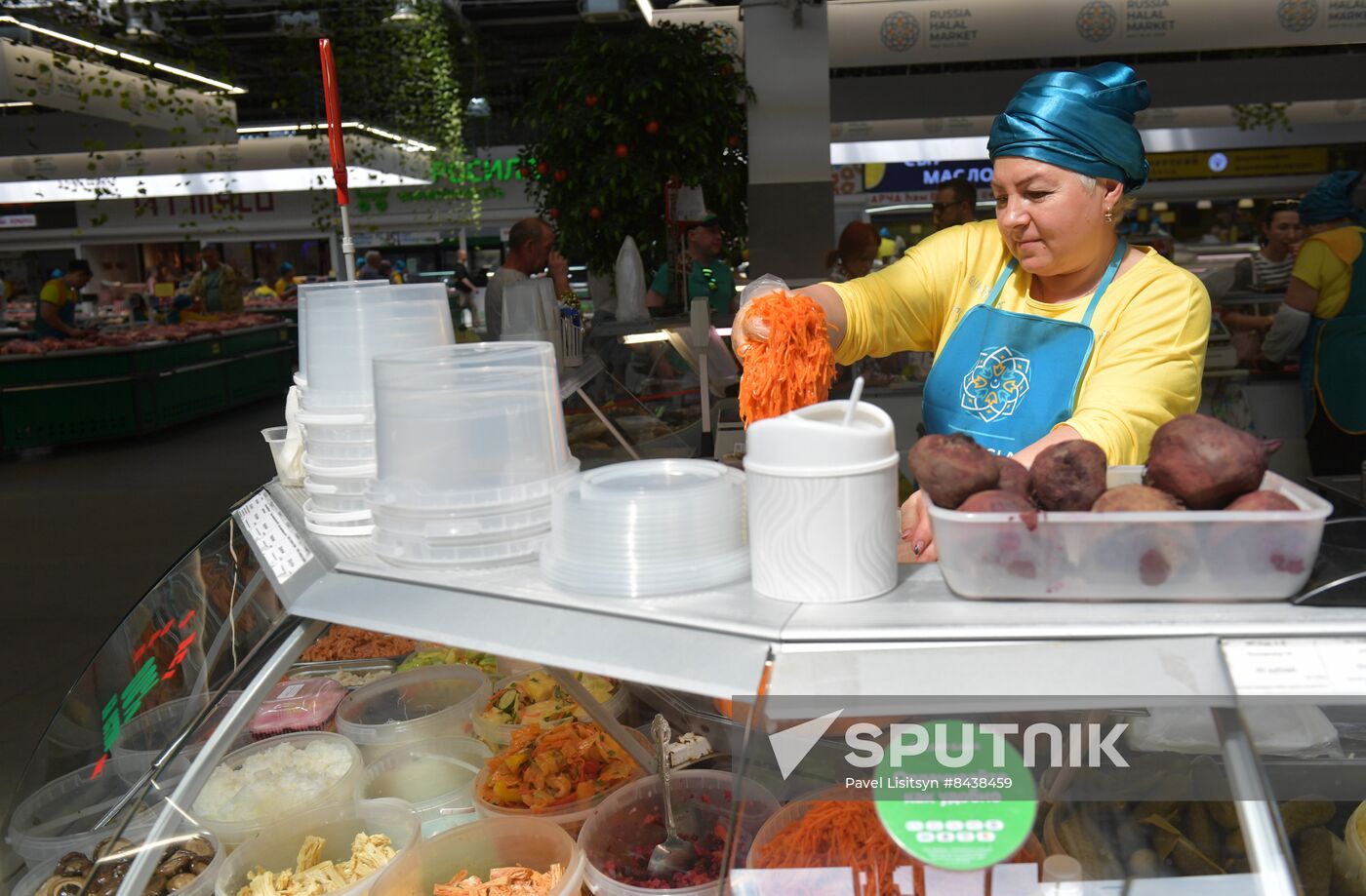 KAZANFORUM 2023. World Congress of Tatars participants visit Russia Halal Market