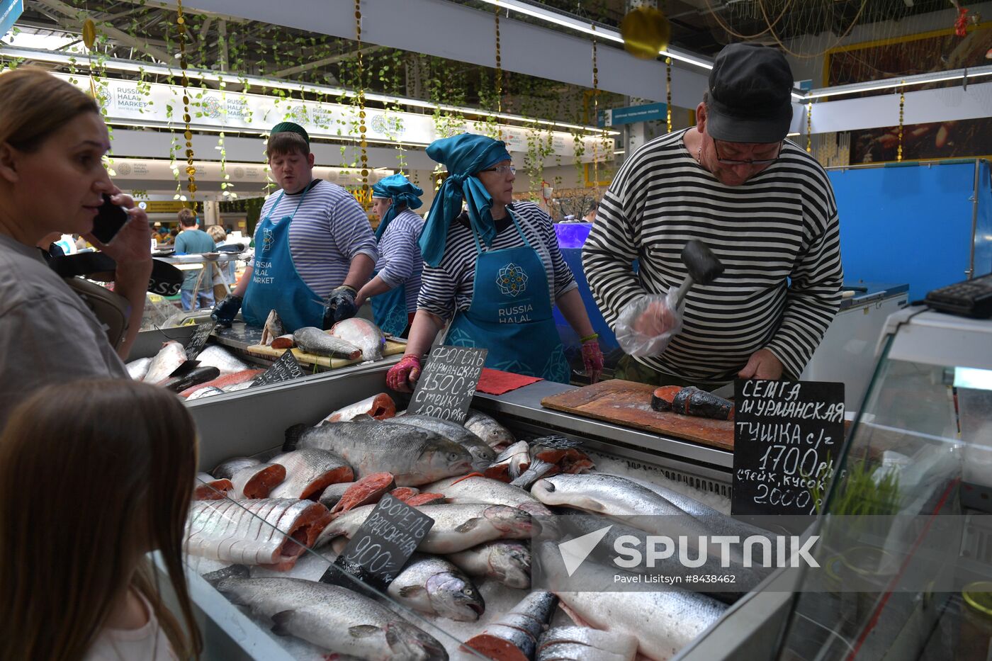 KAZANFORUM 2023. World Congress of Tatars participants visit Russia Halal Market