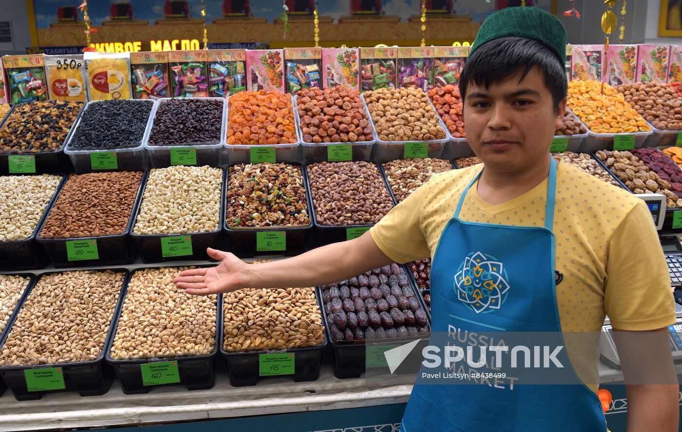 KAZANFORUM 2023. World Congress of Tatars participants visit Russia Halal Market