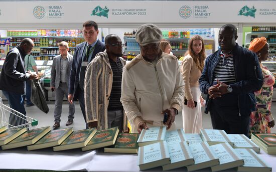 KAZANFORUM 2023. World Congress of Tatars participants visit Russia Halal Market