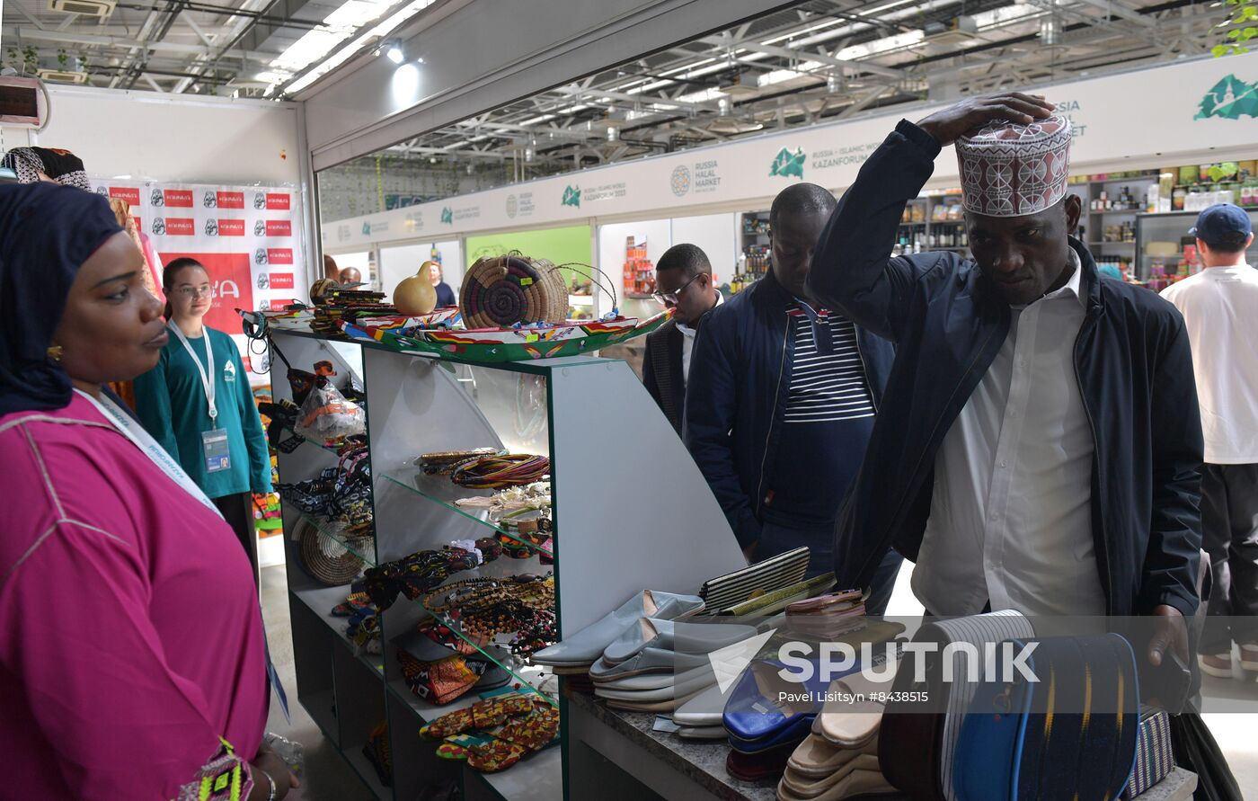 KAZANFORUM 2023. World Congress of Tatars participants visit Russia Halal Market