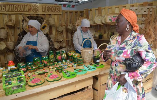 KAZANFORUM 2023. World Congress of Tatars participants visit Russia Halal Market