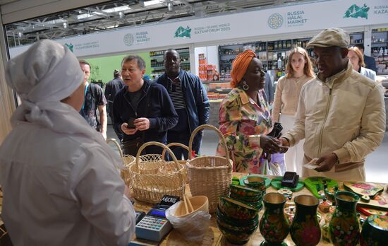 KAZANFORUM 2023. World Congress of Tatars participants visit Russia Halal Market