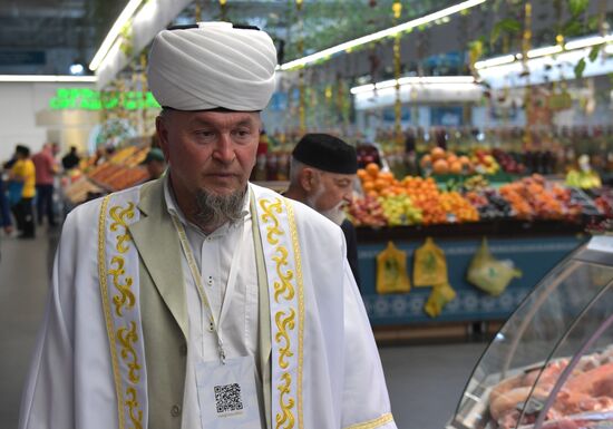 KAZANFORUM 2023. World Congress of Tatars participants visit Russia Halal Market