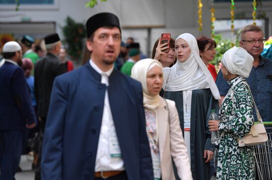 KAZANFORUM 2023. World Congress of Tatars participants visit Russia Halal Market