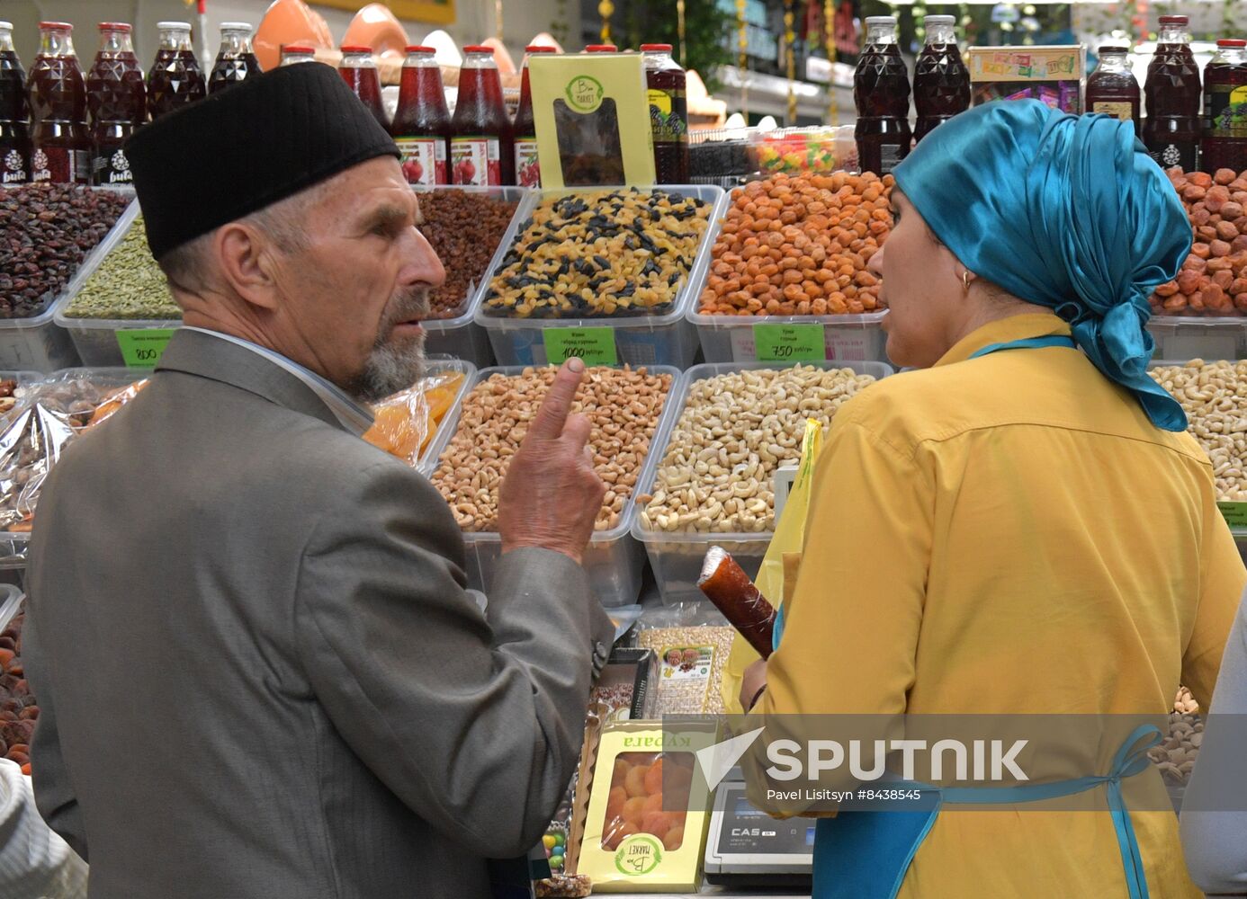 KAZANFORUM 2023. World Congress of Tatars participants visit Russia Halal Market