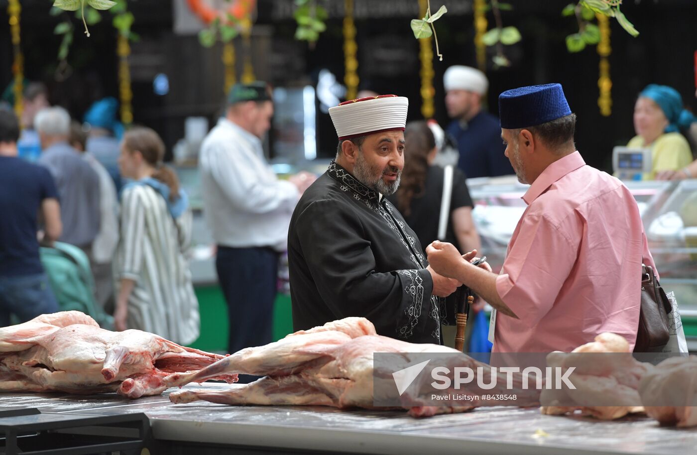 KAZANFORUM 2023. World Congress of Tatars participants visit Russia Halal Market