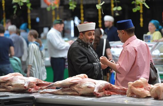 KAZANFORUM 2023. World Congress of Tatars participants visit Russia Halal Market