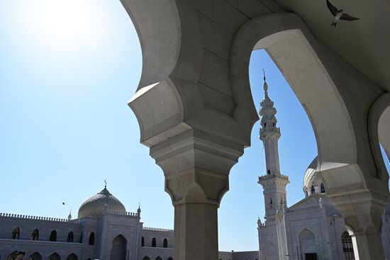 The White Mosque in the city of Bolgar which hosts the Izge Bolgar Zhyeny festival held as part of the 14th International Russia — Islamic World Economic Forum. Photos may be used subject to the terms in the forum-specific section of the media bank. Location: Russia, Republic of Tatarstan, Bolgar. Author: Maksim Bogodvid/ANO “Directorate for Sports and Social Projects”. KAZANFORUM 2023. Izge Bolgar Zhyeny Festival