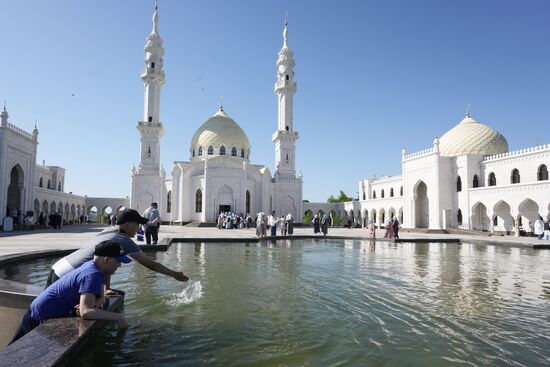 Visitors seen here in front of the White Mosque, which holds the Izge Bolgar Zhyeny festival as part of XIV International Economic Forum "Russia - the Islamic World: KazanForum". Photos may be used as stated in the media bank section concerning the Forum. Location: Russia, Republic of Tatarstan, Bolgar. Author: Alexei Danichev/ANO “Directorate for Sports and Social Projects”. KAZANFORUM 2023. Izge Bolgar Zhyeny Festival