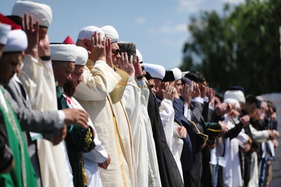 Believers make a collective prayer during the Izge Bolgar Zhyeny festival held as part of the 14th International Russia — Islamic World Economic Forum. Photos may be used subject to the terms in the forum-specific section of the media bank. Location: Russia, Republic of Tatarstan, Bolgar. Author: Alexei Danichev/ANO “Directorate for Sports and Social Projects”. KAZANFORUM 2023. Izge Bolgar Zhyeny Festival