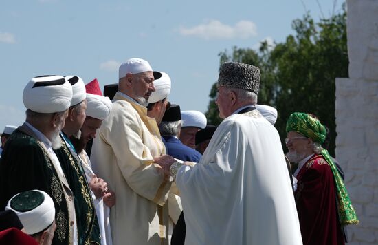 Believers seen here before a collective prayer during the Izge Bolgar Zhyeny festival held as part of the 14th International Russia — Islamic World Economic Forum. Photos may be used subject to the terms in the forum-specific section of the media bank. Location: Russia, Republic of Tatarstan, Bolgar. Author: Alexei Danichev/ANO “Directorate for Sports and Social Projects”. KAZANFORUM 2023. Izge Bolgar Zhyeny Festival