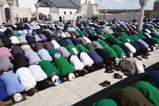 Believers make a collective prayer during the Izge Bolgar Zhyeny festival held as part of the 14th International Russia — Islamic World Economic Forum. Photos may be used subject to the terms in the forum-specific section of the media bank. Location: Russia, Republic of Tatarstan, Bolgar. Author: Alexei Danichev/ANO “Directorate for Sports and Social Projects”. KAZANFORUM 2023. Izge Bolgar Zhyeny Festival