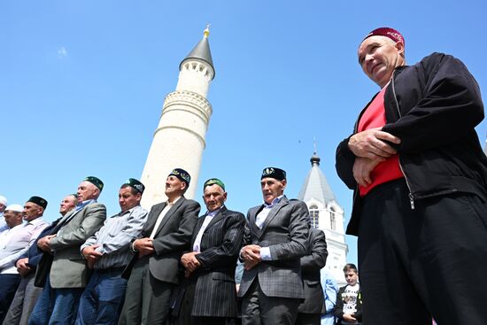Believers make a collective prayer during the Izge Bolgar Zhyeny festival held as part of the 14th International Russia — Islamic World Economic Forum. Photos may be used subject to the terms in the forum-specific section of the media bank. Location: Russia, Republic of Tatarstan, Bolgar. Author: Maksim Bogodvid/ANO “Directorate for Sports and Social Projects”. KAZANFORUM 2023. Izge Bolgar Zhyeny Festival