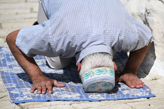 A believer seen here during a collective prayer during the Izge Bolgar Zhyeny festival held as part of the 14th International Russia — Islamic World Economic Forum. Photos may be used subject to the terms in the forum-specific section of the media bank. Location: Russia, Republic of Tatarstan, Bolgar. Author: Maksim Bogodvid/ANO “Directorate for Sports and Social Projects”. KAZANFORUM 2023. Izge Bolgar Zhyeny Festival