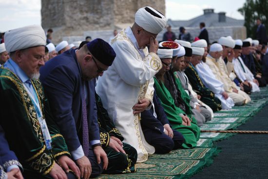 Believers make a collective prayer during the Izge Bolgar Zhyeny festival held as part of the 14th International Russia — Islamic World Economic Forum. Photos may be used subject to the terms in the forum-specific section of the media bank. Location: Russia, Republic of Tatarstan, Bolgar. Author: Alexei Danichev/ANO “Directorate for Sports and Social Projects”. KAZANFORUM 2023. Izge Bolgar Zhyeny Festival