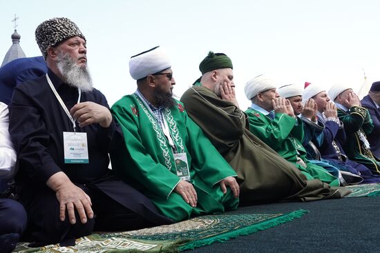 Believers make a collective prayer during the Izge Bolgar Zhyeny festival held as part of the 14th International Russia — Islamic World Economic Forum. Photos may be used subject to the terms in the forum-specific section of the media bank. Location: Russia, Republic of Tatarstan, Bolgar. Author: Alexei Danichev/ANO “Directorate for Sports and Social Projects”. KAZANFORUM 2023. Izge Bolgar Zhyeny Festival