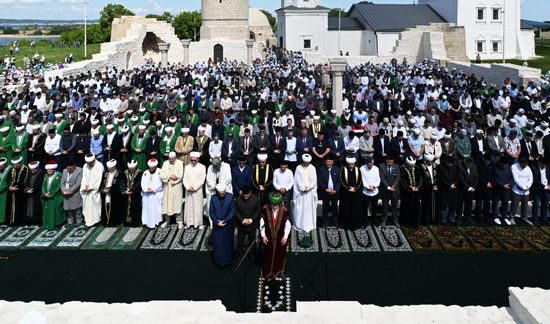 Believers make a collective prayer during the Izge Bolgar Zhyeny festival held as part of the 14th International Russia — Islamic World Economic Forum. Photos may be used subject to the terms in the forum-specific section of the media bank. Location: Russia, Republic of Tatarstan, Bolgar. Author: Maksim Bogodvid/ANO “Directorate for Sports and Social Projects”. KAZANFORUM 2023. Izge Bolgar Zhyeny Festival