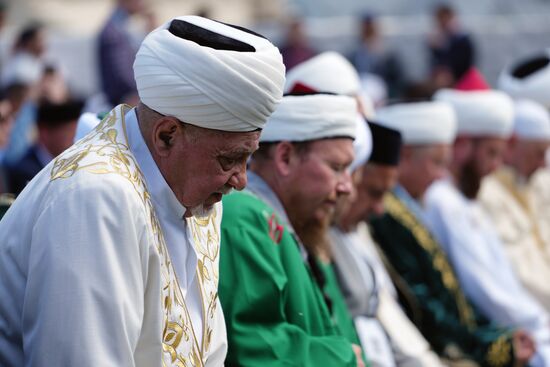 Believers make a collective prayer during the Izge Bolgar Zhyeny festival held as part of the 14th International Russia — Islamic World Economic Forum. Photos may be used subject to the terms in the forum-specific section of the media bank. Location: Russia, Republic of Tatarstan, Bolgar. Author: Alexei Danichev/ANO “Directorate for Sports and Social Projects”. KAZANFORUM 2023. Izge Bolgar Zhyeny Festival
