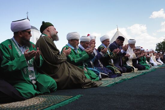 Believers make a collective prayer during the Izge Bolgar Zhyeny festival held as part of the 14th International Russia — Islamic World Economic Forum. Photos may be used subject to the terms in the forum-specific section of the media bank. Location: Russia, Republic of Tatarstan, Bolgar. Author: Alexei Danichev/ANO “Directorate for Sports and Social Projects”. KAZANFORUM 2023. Izge Bolgar Zhyeny Festival