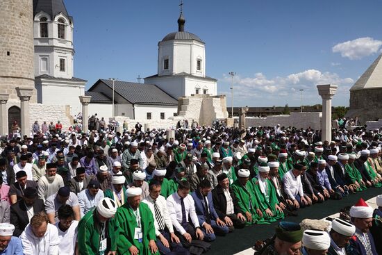 Muslims take part in a joint prayer during the Izge Bolgar Zhyeny festival held as part of XIV International Economic Forum "Russia - the Islamic World: KazanForum". Photos may be used as stated in the media bank section concerning the Forum. Location: Russia, Republic of Tatarstan, Bolgar. Author: Alexei Danichev/ANO “Directorate for Sports and Social Projects”. KAZANFORUM 2023. Izge Bolgar Zhyeny Festival