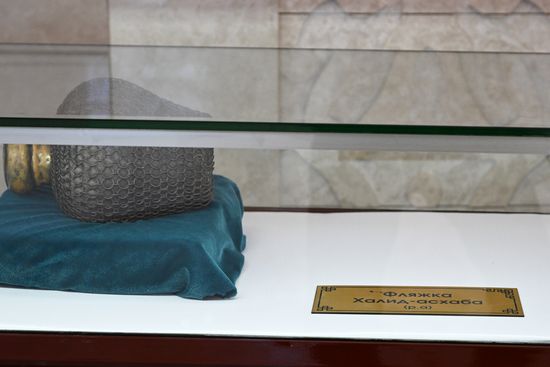 The flask of Khaled Ashab on display at an exhibition featuring relics of Prophet Muhammad at the Museum-Exhibition Complex Monument Marking the Adoption of Islam by the Volga Bulgars in 922 during the Izge Bolgar Zhyeny Festival, part of the 14th International Economic Forum RUSSIA — ISLAMIC WORLD: KAZANFORUM. Photos can be used in line with terms listed in the media bank's Forum section. Location: Russia, Republic of Tatarstan, Bolgar. Author: Maksim Bogodvid/ANO “Directorate for Sports and Social Projects”. KAZANFORUM 2023. Izge Bolgar Zhyeny Festival