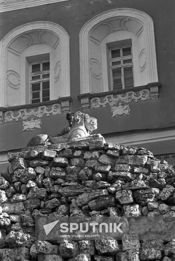Lions of Ruins grotto of Alexander Garden