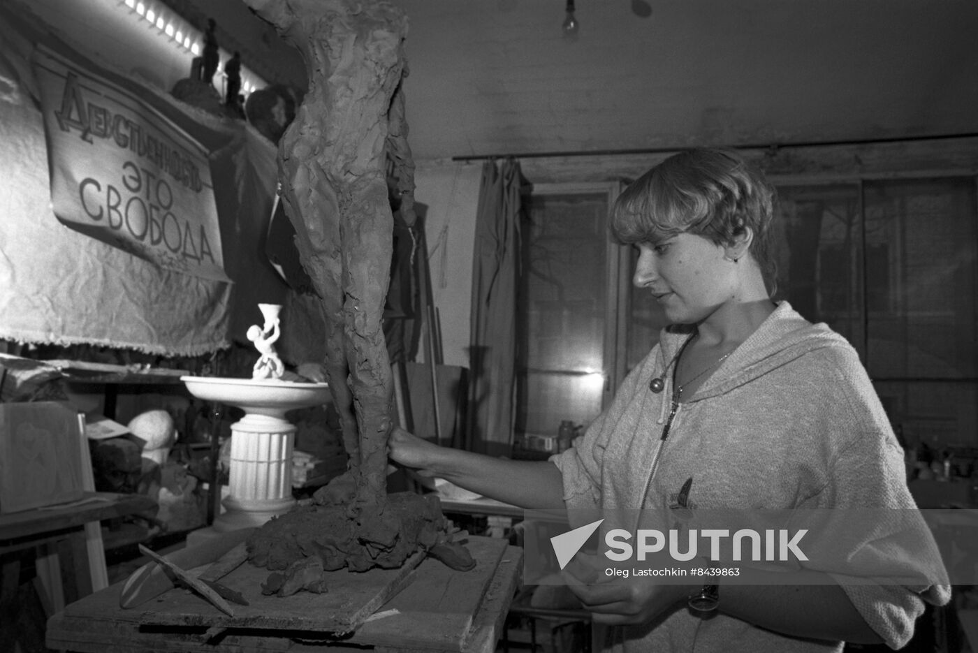 Sculptor Yelizaveta Lavinskaya, granddaughter of poet Vladimir Mayakovsky